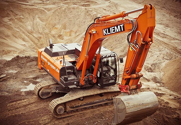 工程机械培训:挖掘机与推土机的选择与使用